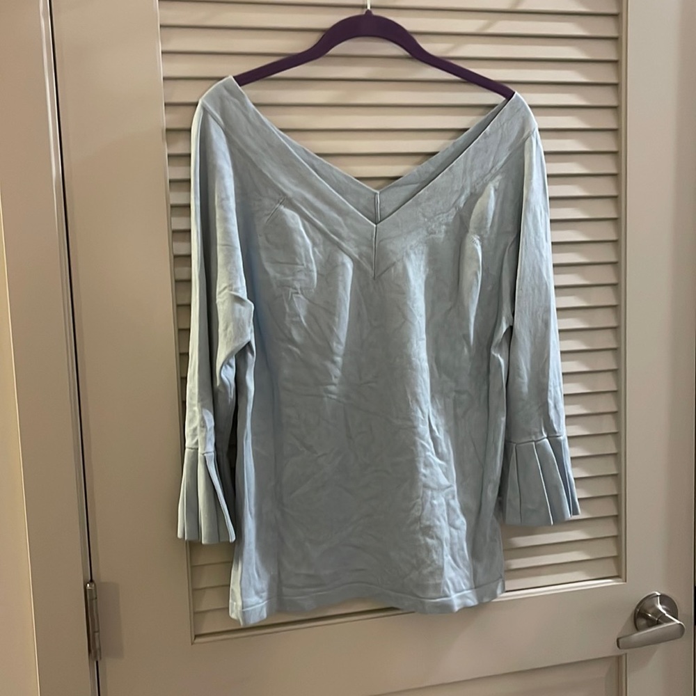 ⏩ Flattering off the shoulder blouse